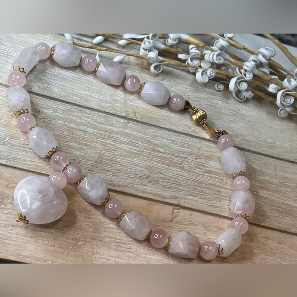 Gorgeous romantic rose quartz stone necklace - Picture 8 of 8